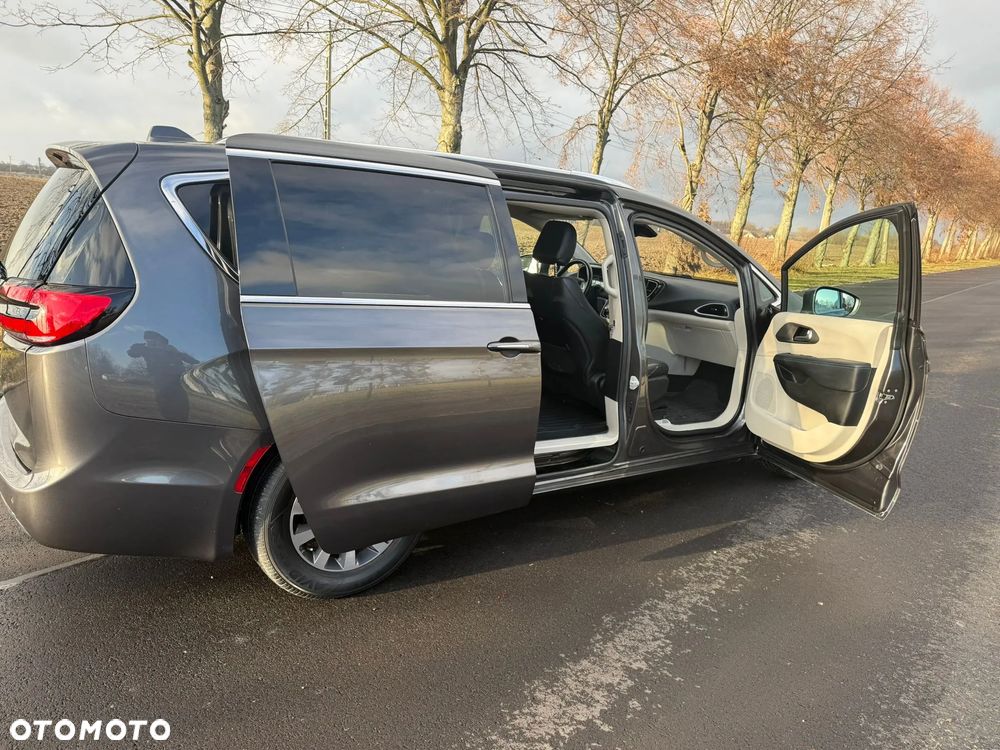 Chrysler Pacifica - 11