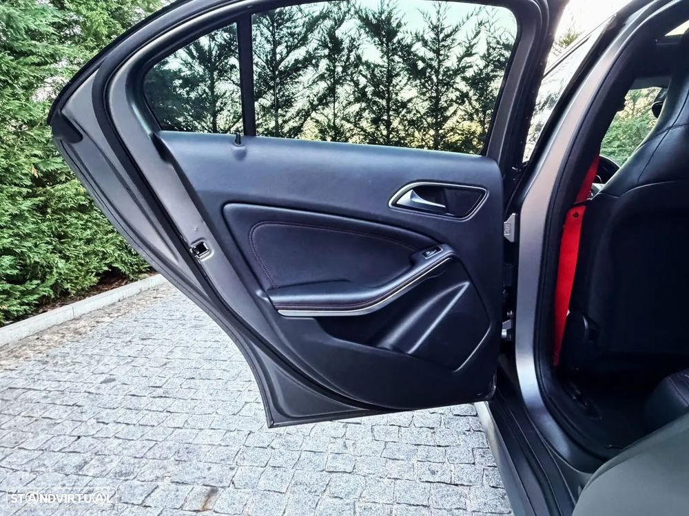 Mercedes-Benz A 45 AMG 4-Matic - 22
