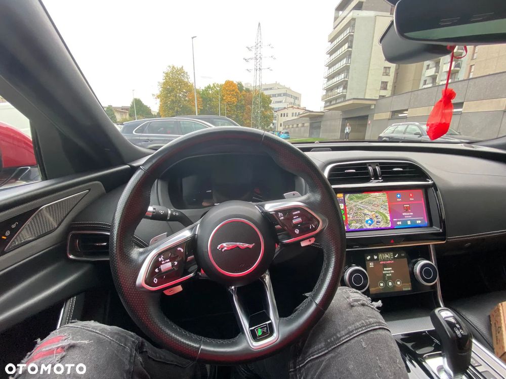 Jaguar XE 2.0 D180 R-Dynamic SE - 9