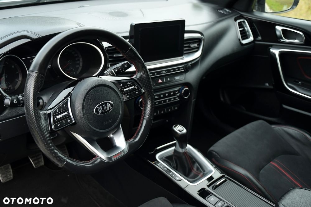 Kia Ceed - 16
