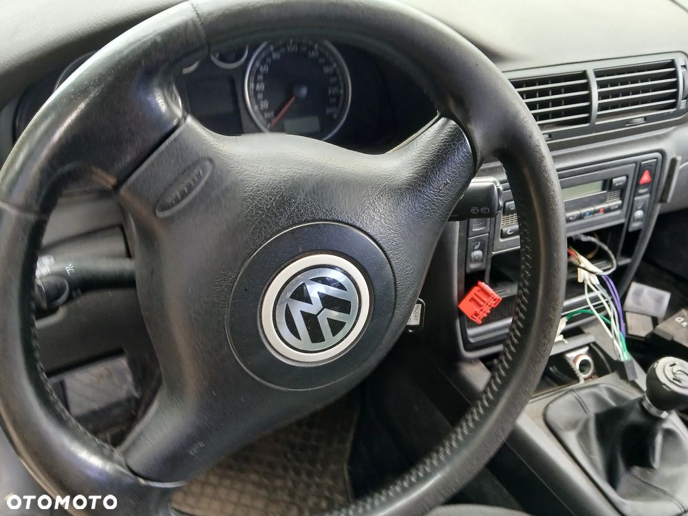 VOLKSWAGEN PASSAT B5 LIFT L041 fotel fotele kanapa deska kokpit podsufitka boczek boczki klamka - 4