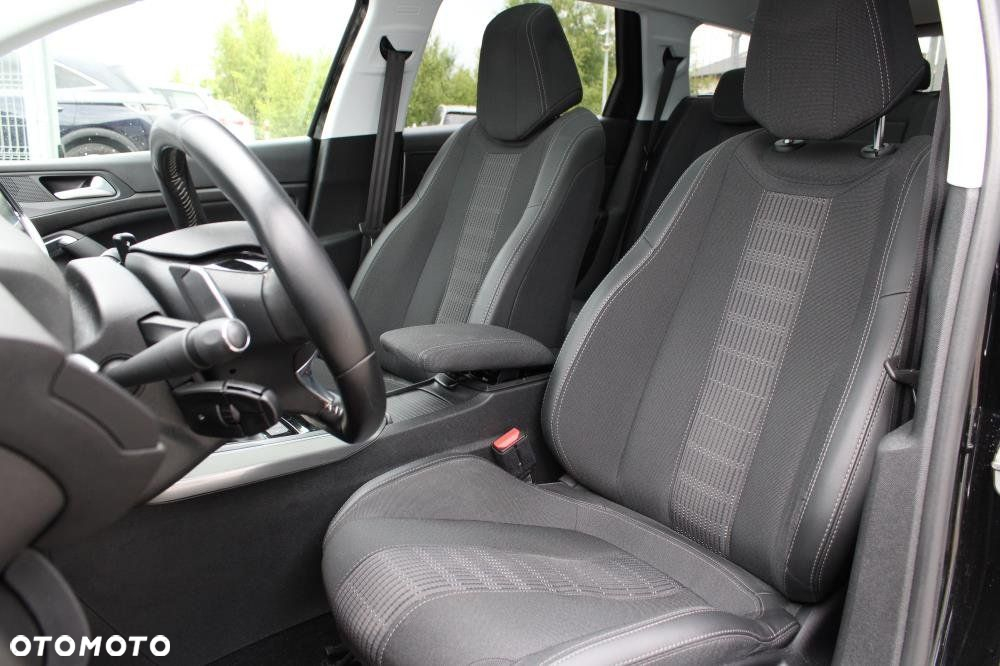 Peugeot 308 - 8