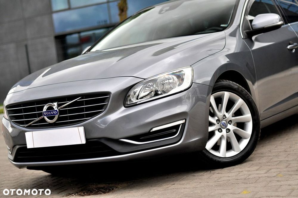 Volvo V60 D2 Momentum - 11