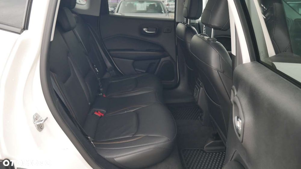 Jeep Compass - 24