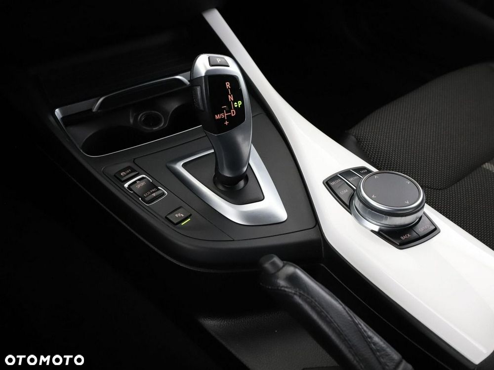 BMW Seria 1 118d Edition Metropolitan - 28