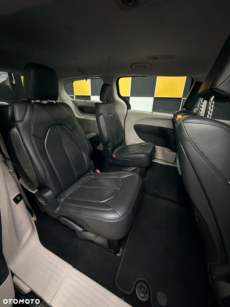 Chrysler Pacifica - 6