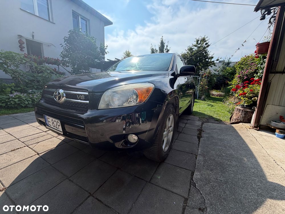 Toyota RAV4 - 1