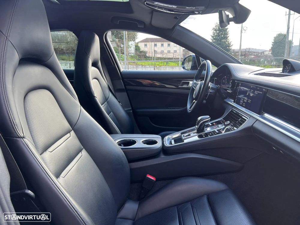 Porsche Panamera 4 E-Hybrid - 28