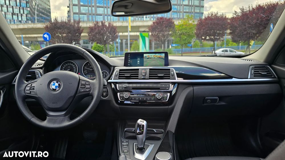 BMW Seria 3 320d Aut. Sport Line - 23