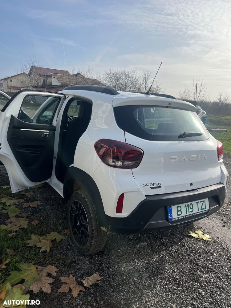 Dacia Spring Essential - 2
