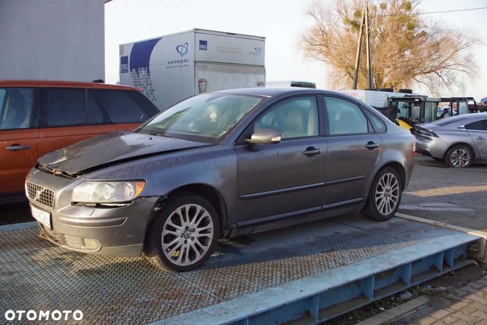 Auto na części - Volvo S40 II 1.6 D 109 KM D4164T MTX75 455 2006R Silnik Skrzynia Drzwi Błotnik Klapa Zderzak Lusterko Szyba Klamka Deska Kokpit Sterownik Moduł Czujnik Licznik Kierownica Wyświetlacz Panel - 8