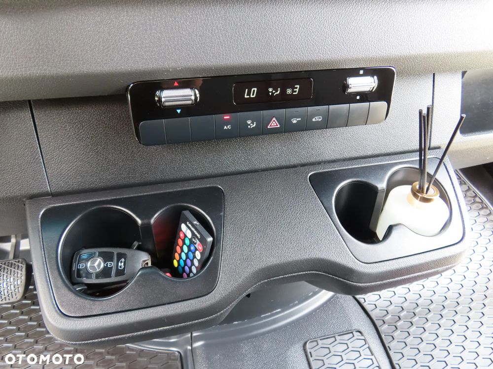 Mercedes-Benz Sprinter 319 CDI 190 KM 9G-Tronic Automat Model 907 Furgon Blaszak Ekstra Długi LONG MAXI + 4800 mm Rozstaw Osi 4325 mm Ładowność 981 Kg GWARANCJA FABRYCZNA Kabina Sypialniana + WEBASTO FULL Opcja Wyposażenia OKAZJA DOSTĘPNY I GOTOWY - 41