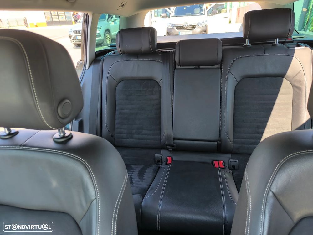 VW Passat Variant 2.0 TDI R-Line DSG - 13