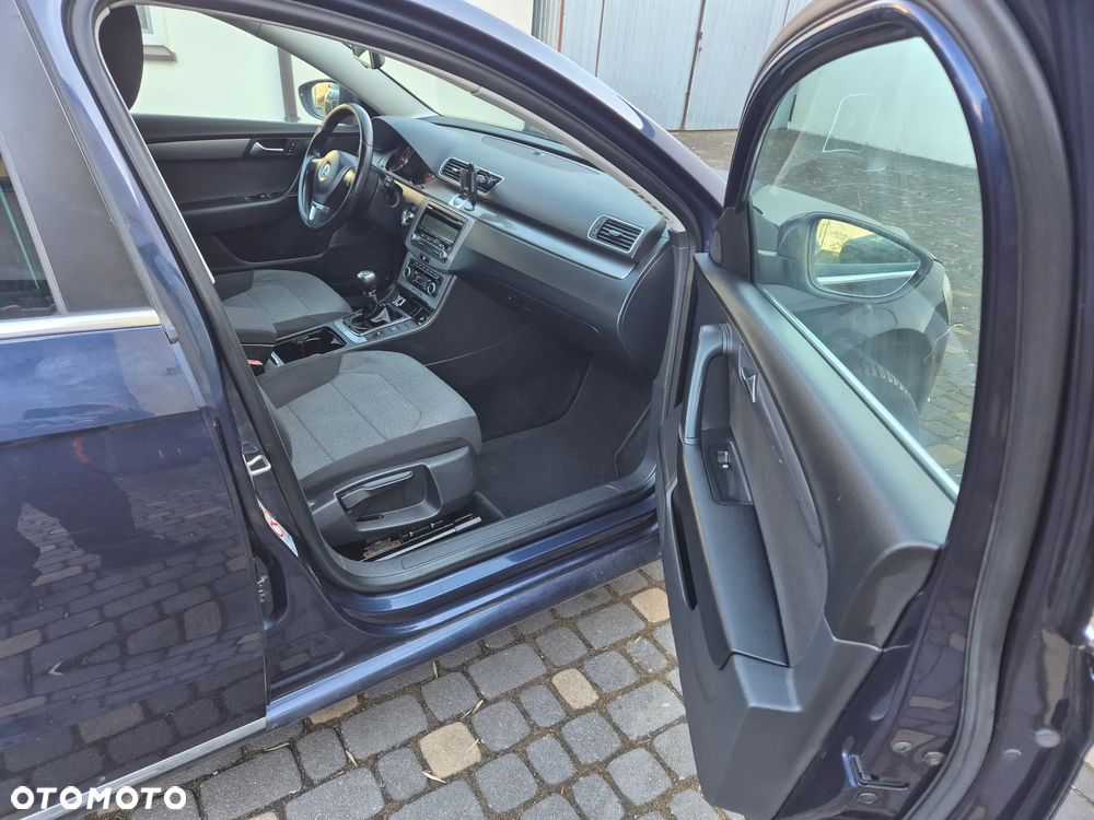 Volkswagen Passat 2.0 TDI Individual Chrom - 13