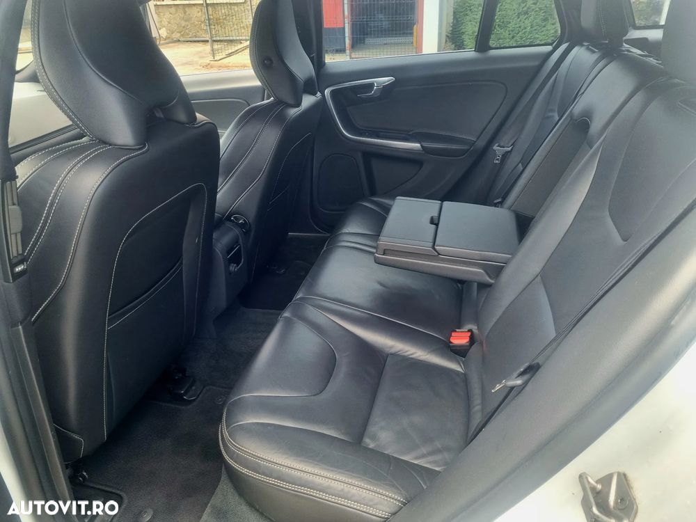 Volvo V60 D6 Plug-In-Hybrid AWD Geartronic Summum - 6
