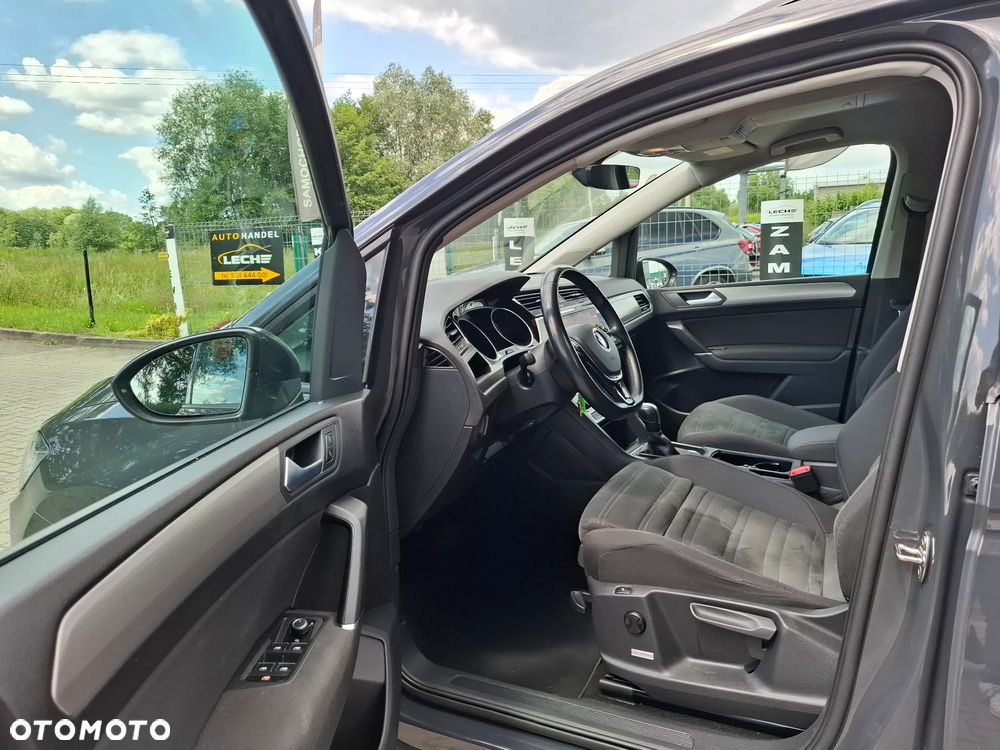 Volkswagen Touran - 11