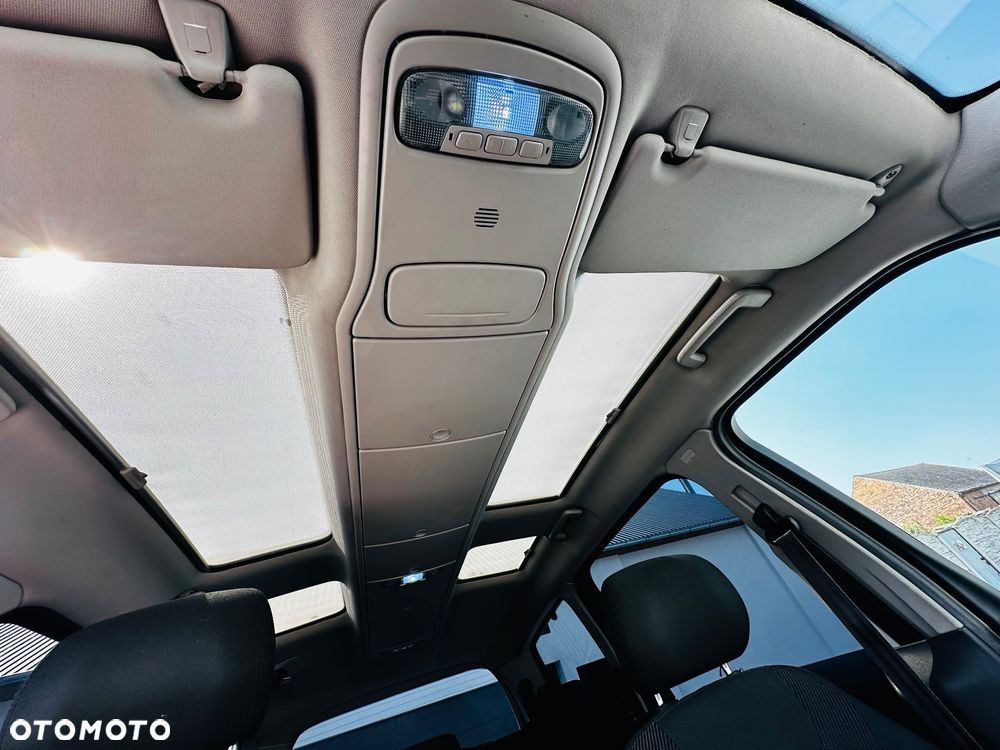 Ford Galaxy 2.2 TDCi Titanium - 14