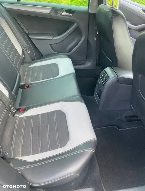 Volkswagen Jetta 2.0 TDI Highline DSG - 7
