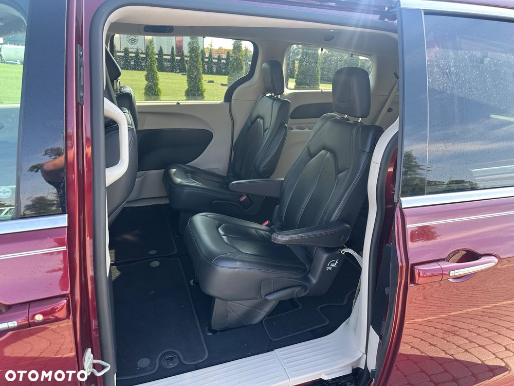 Chrysler Pacifica - 16
