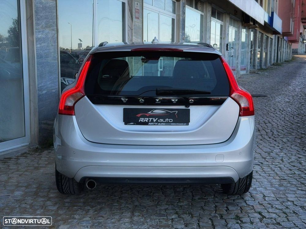 Volvo V60 2.0 D2 Momentum Drive - 14