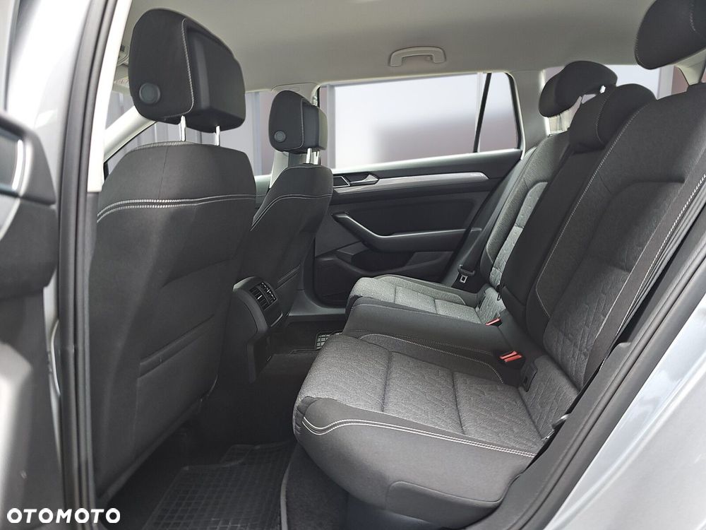 Volkswagen Passat 2.0 TDI EVO Business DSG - 17