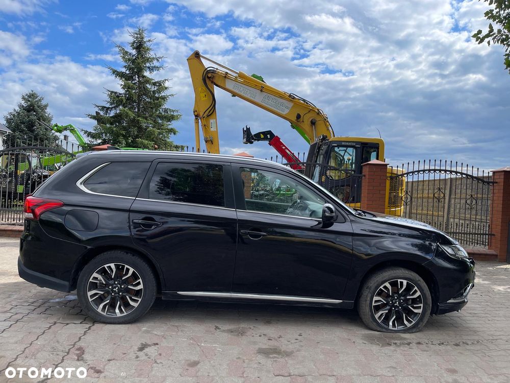 Mitsubishi Outlander Instyle NAVI + - 6