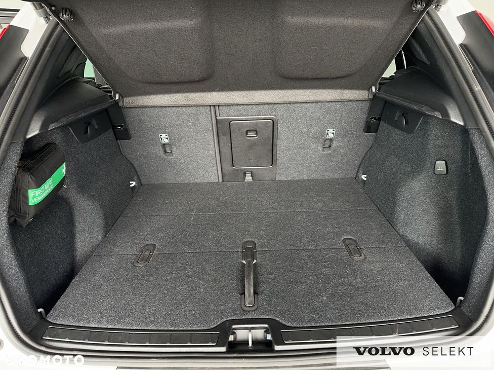 Volvo XC 40 B4 B DKG Ultra Dark - 17