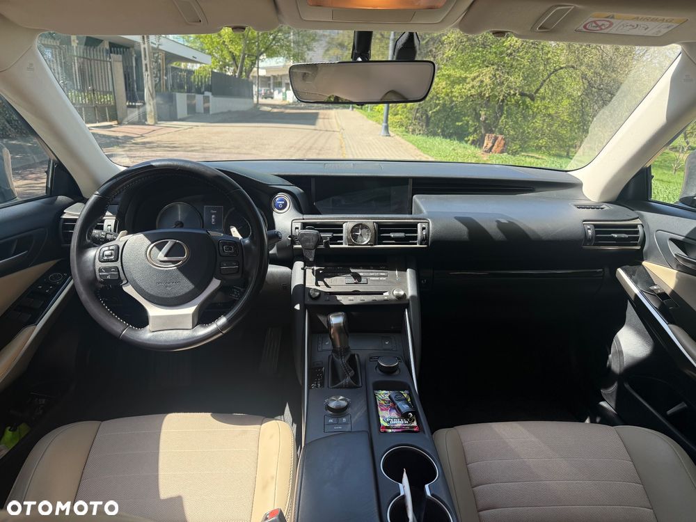 Lexus IS 300h Business Edition - 13