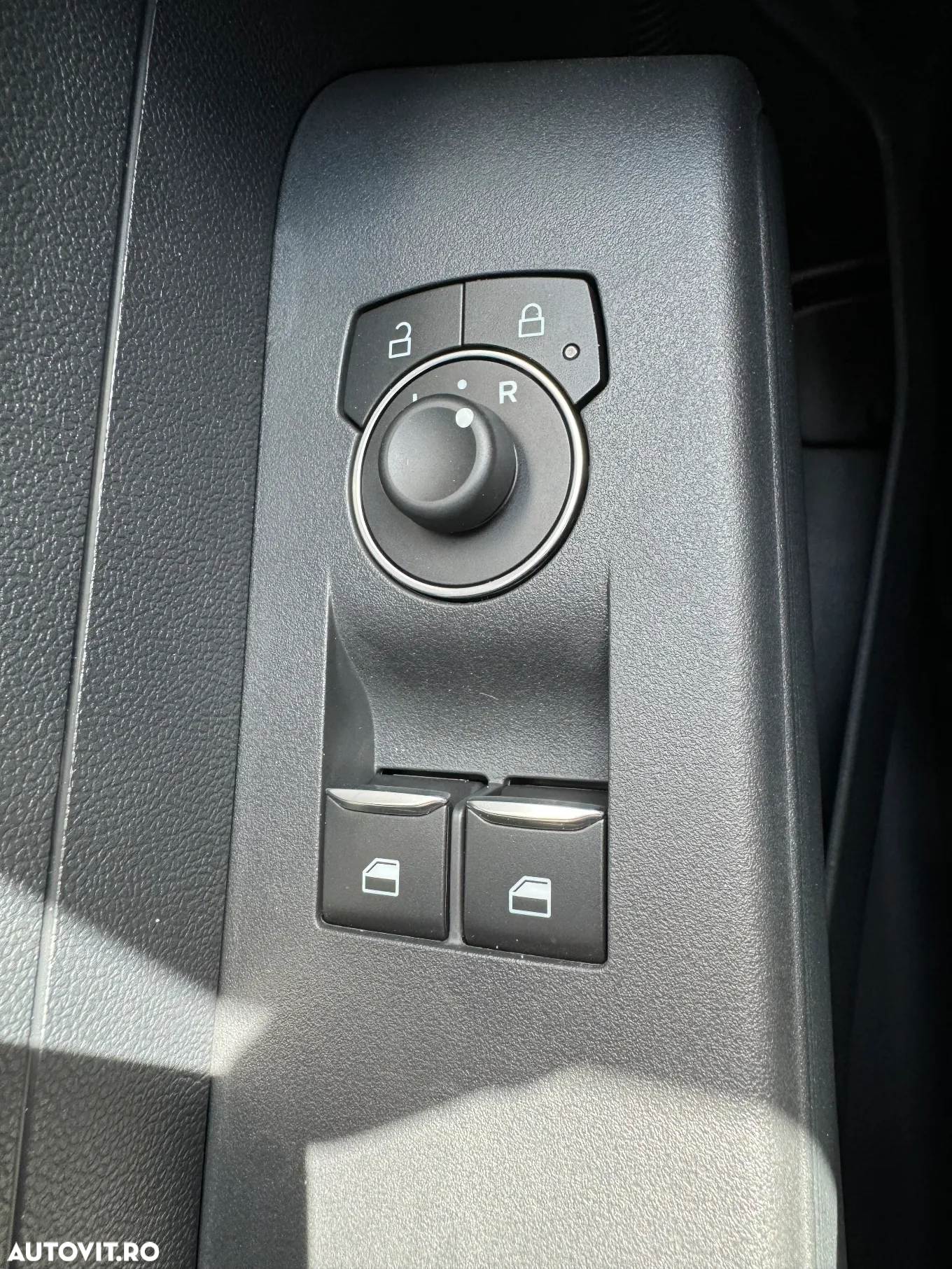 Ford Tourneo Courier 1.0 EcoBoost Trend - 23