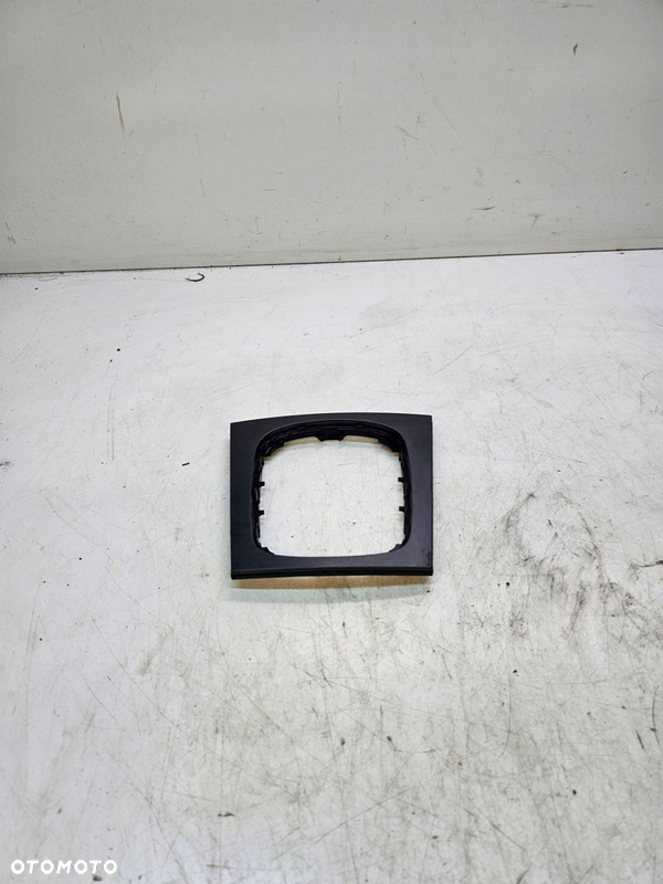 RAMKA MIESZKA BIEGÓW AUDI A3 8P 8P0864261 AUTOMAT
