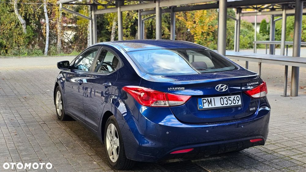 Hyundai Elantra - 15