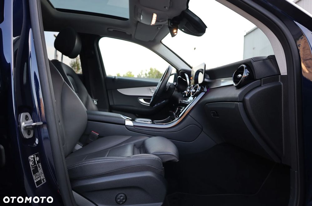 Mercedes-Benz GLC 300 e 4Matic 9G-TRONIC - 28