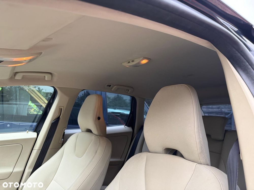 Volvo XC 60 D3 Momentum - 9