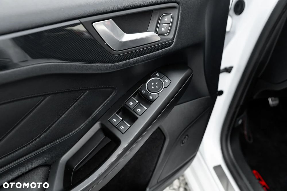 Ford Focus 1.0 EcoBoost Start-Stopp-System ST-LINE STYLE - 17