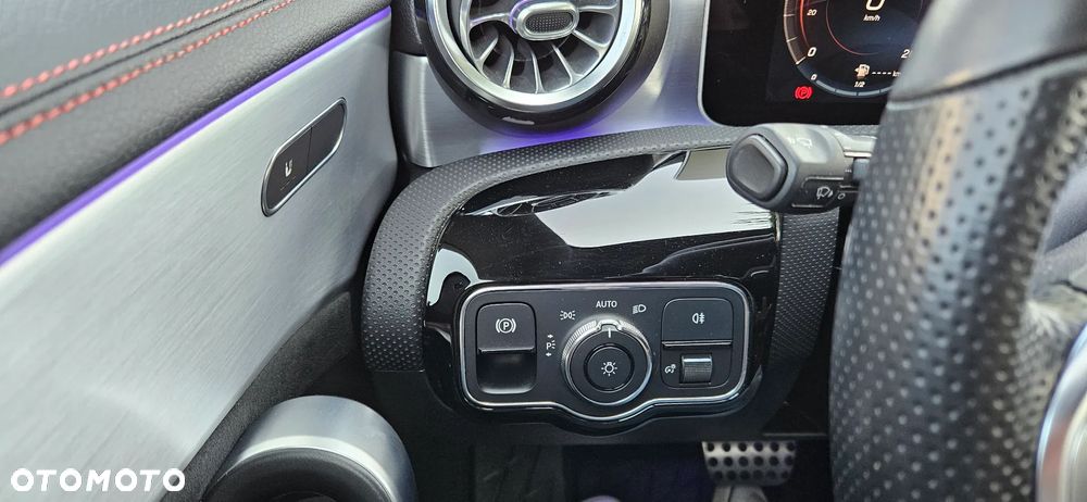 Mercedes-Benz CLA 200 AMG Line 7G-DCT - 24