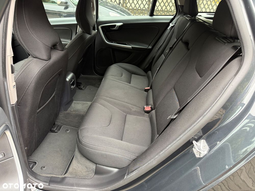 Volvo V60 D2 Momentum - 26