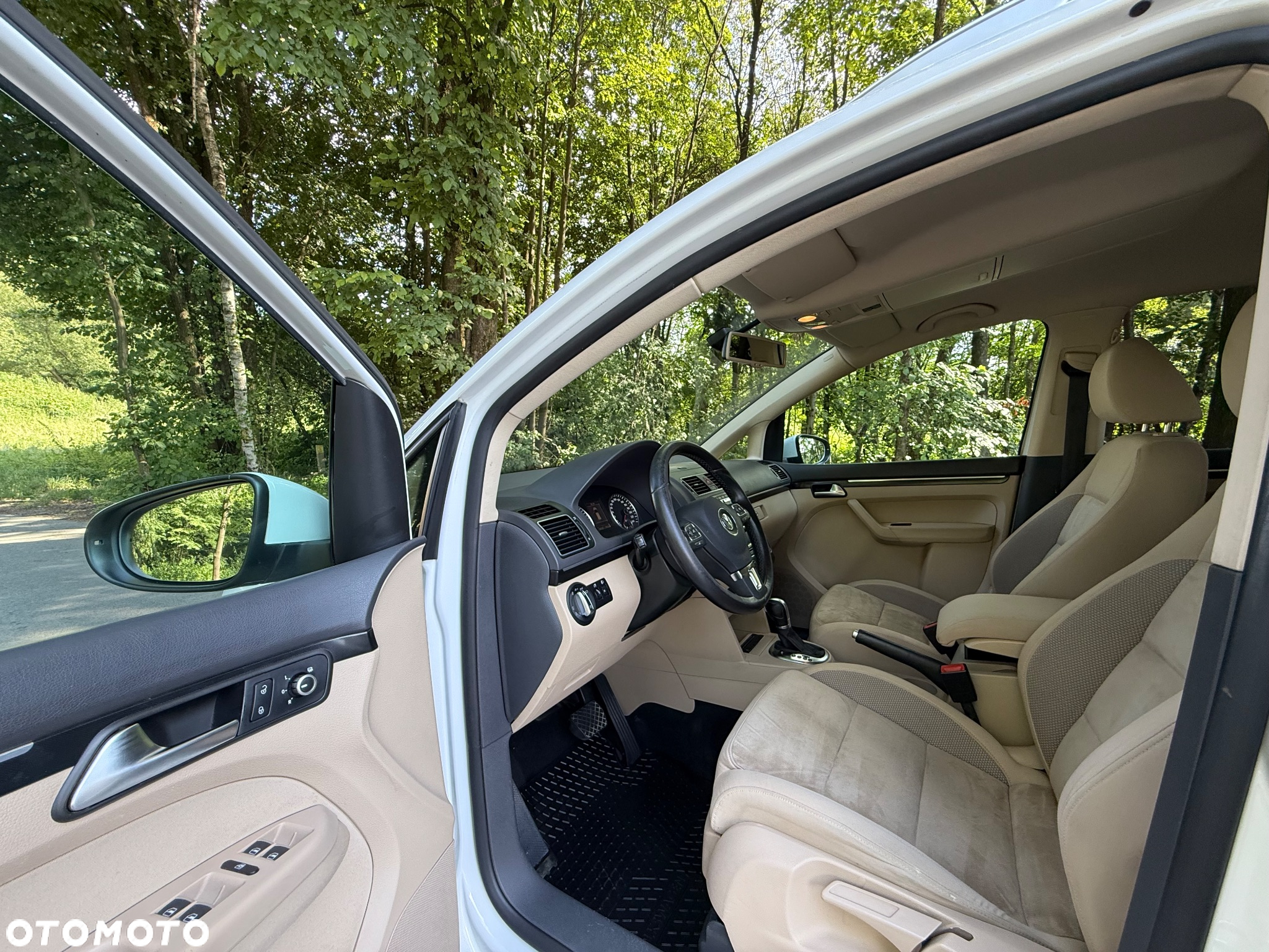 Volkswagen Touran 2.0 TDI DSG Highline - 14