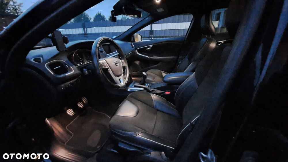 Volvo V40 D3 R-Design - 19