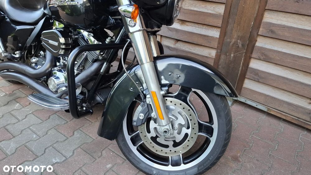 Harley-Davidson Touring Street Glide - 14