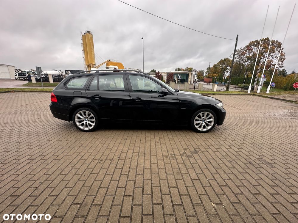 BMW Seria 3 320d DPF Touring - 13