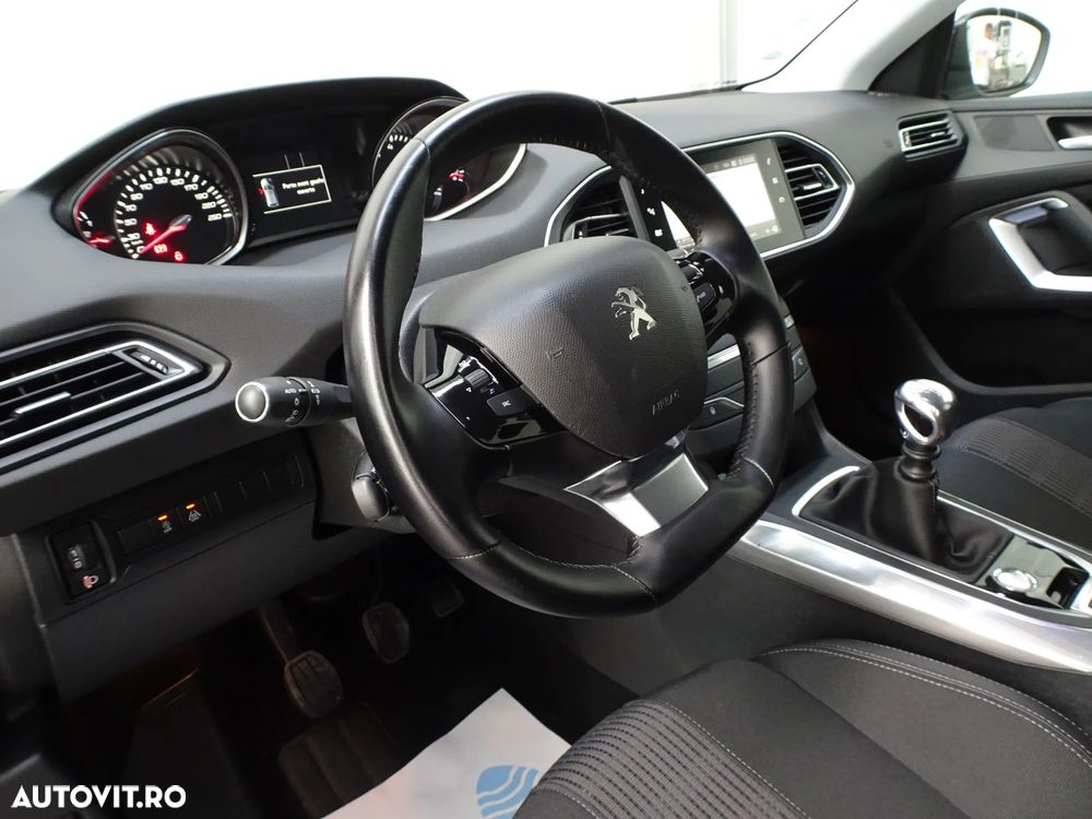 Peugeot 308 1.2 L PureTech Turbo S&S Allure - 7