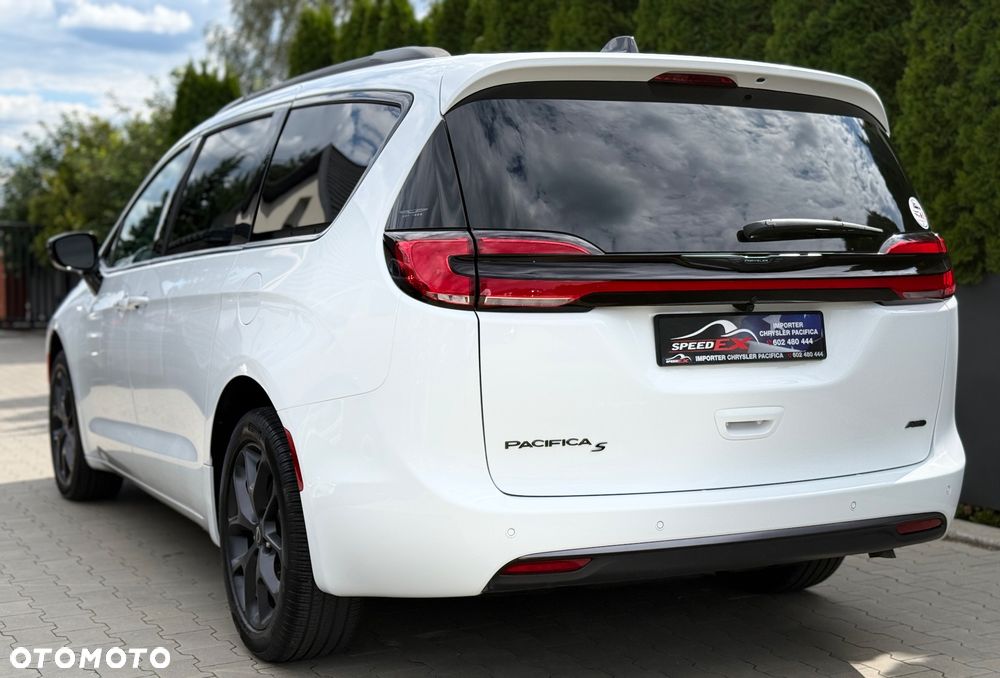 Chrysler Pacifica - 10