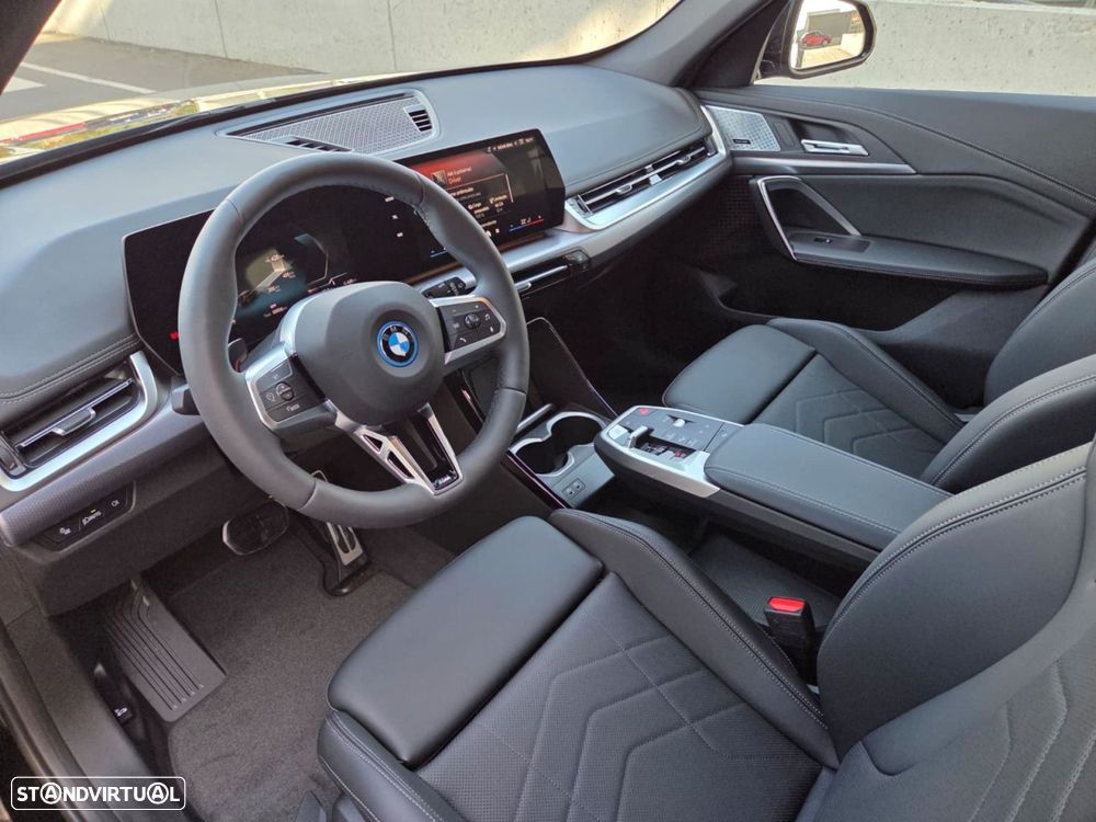 BMW iX1 eDrive20 Pack Desportivo M Pro - 6