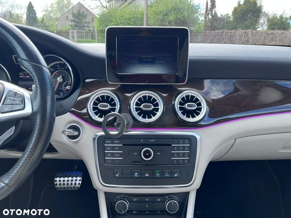 Mercedes-Benz CLA 45 AMG 4-Matic - 22