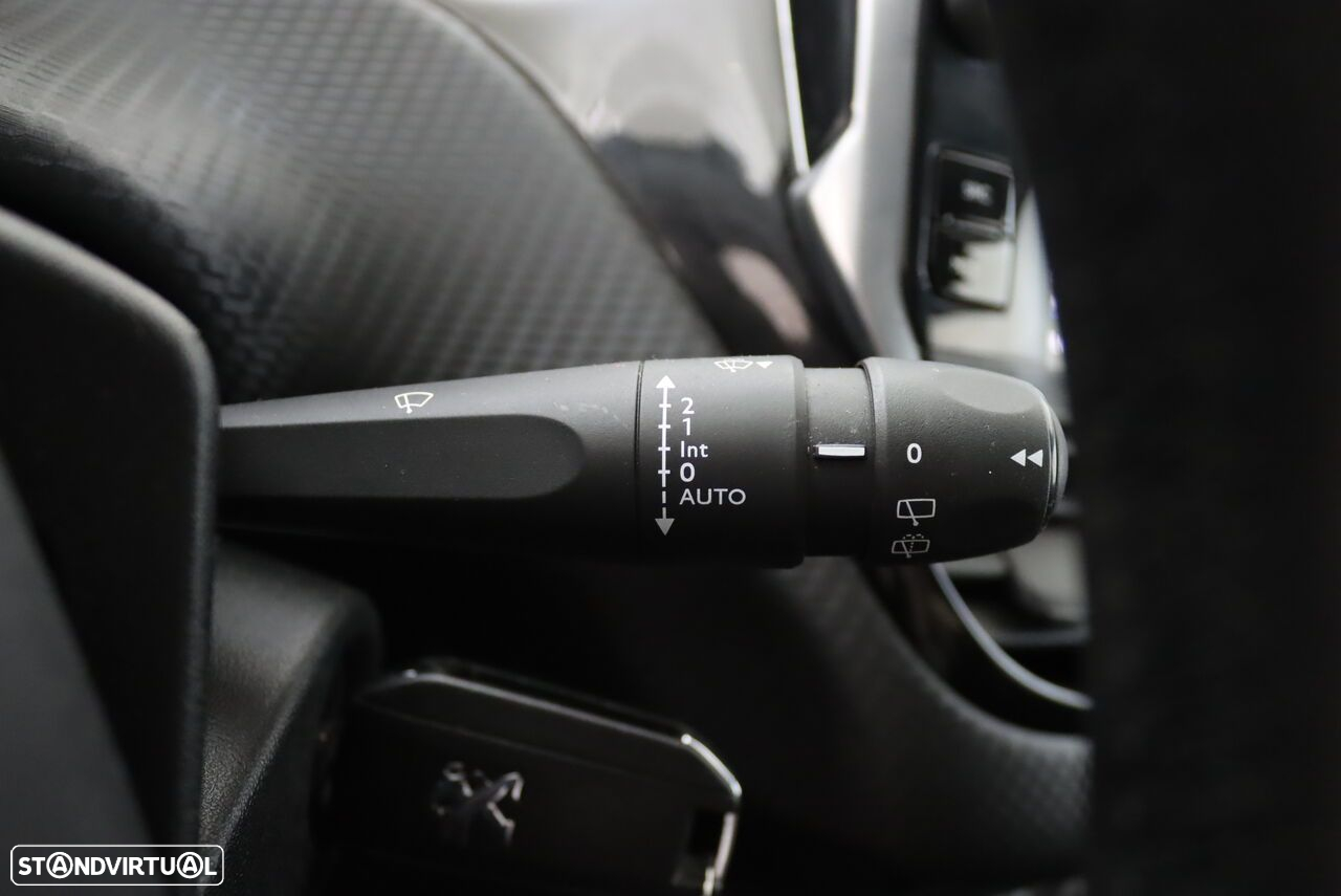 Peugeot 2008 1.5 BlueHDi Signature - 15