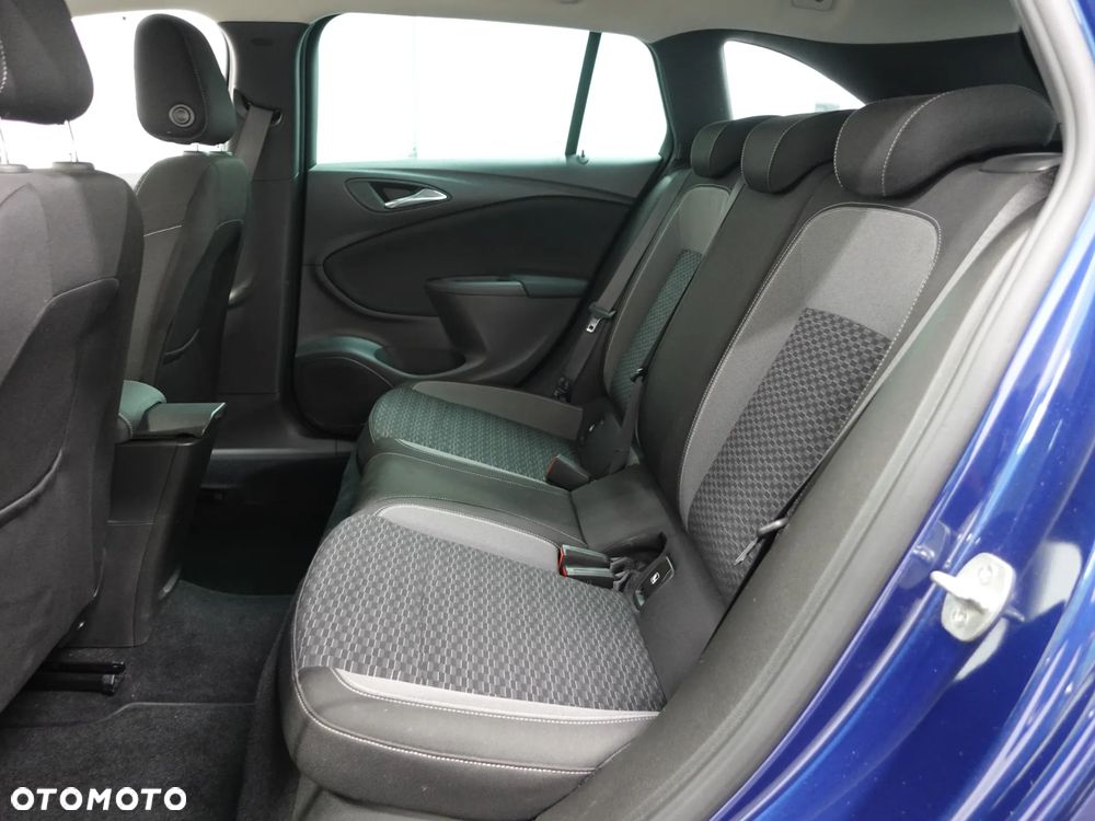 Opel Astra 1.2 Turbo Edition - 21