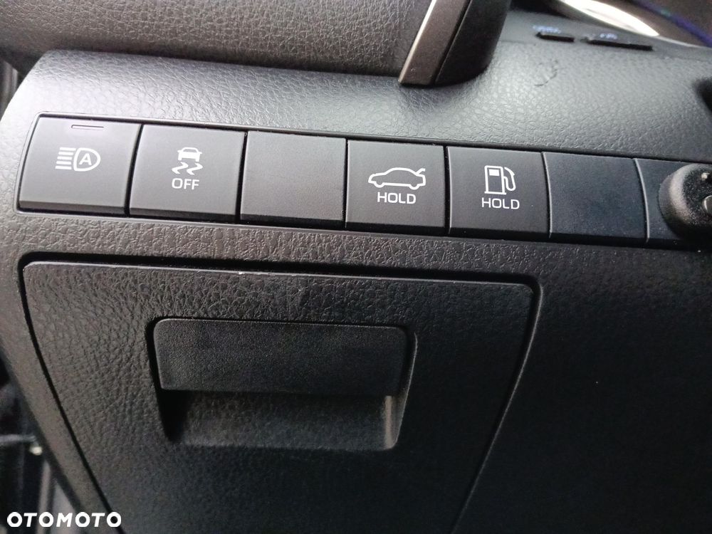 Toyota Camry 2.5 Hybrid Executive CVT - 18