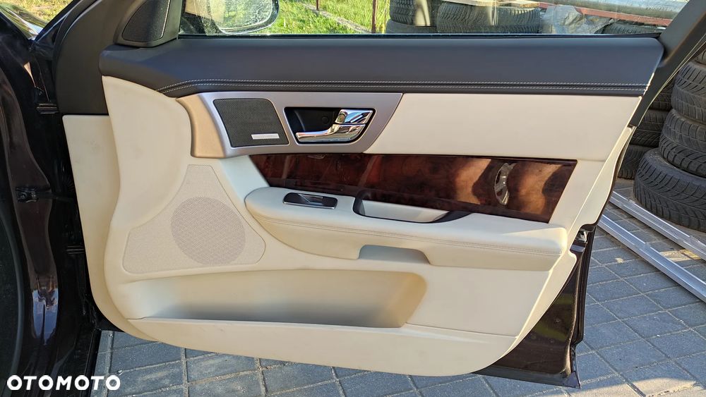 Jaguar XF 3.0 V6 D S Portfolio - 19