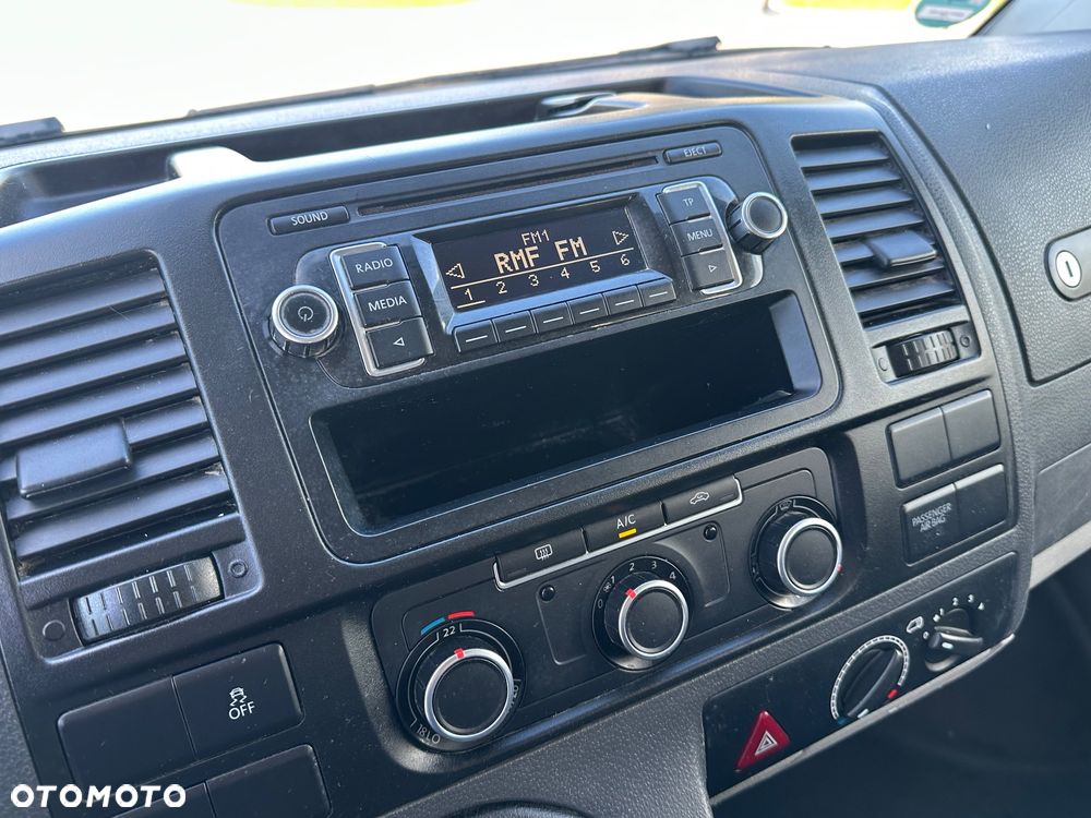 Volkswagen Transporter T5 TDI L2H1 - 12