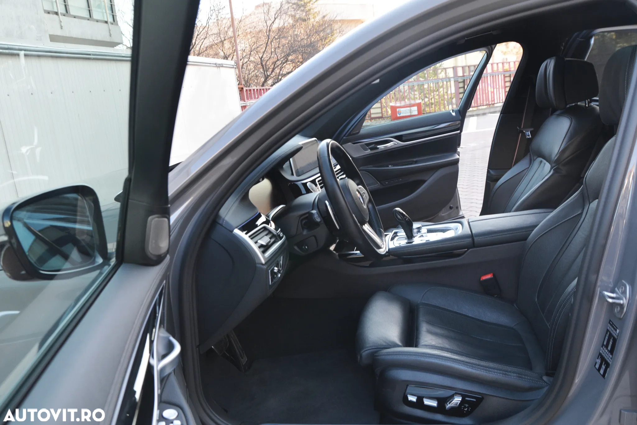 BMW Seria 7 730Ld xDrive MHEV - 12